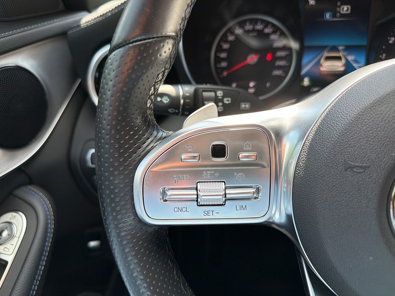Mercedes-Benz C 300 T Night Edition — photo 14