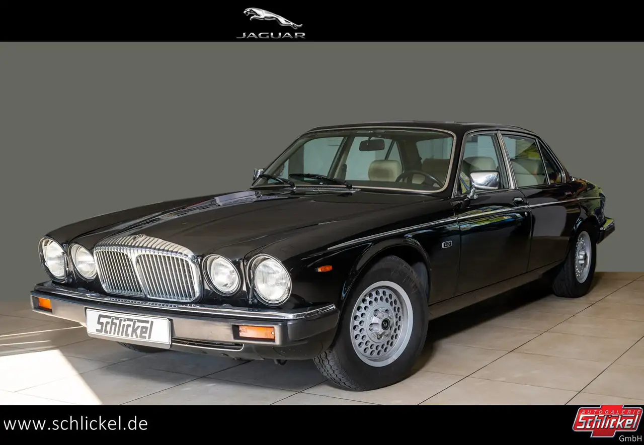 Daimler Double Six