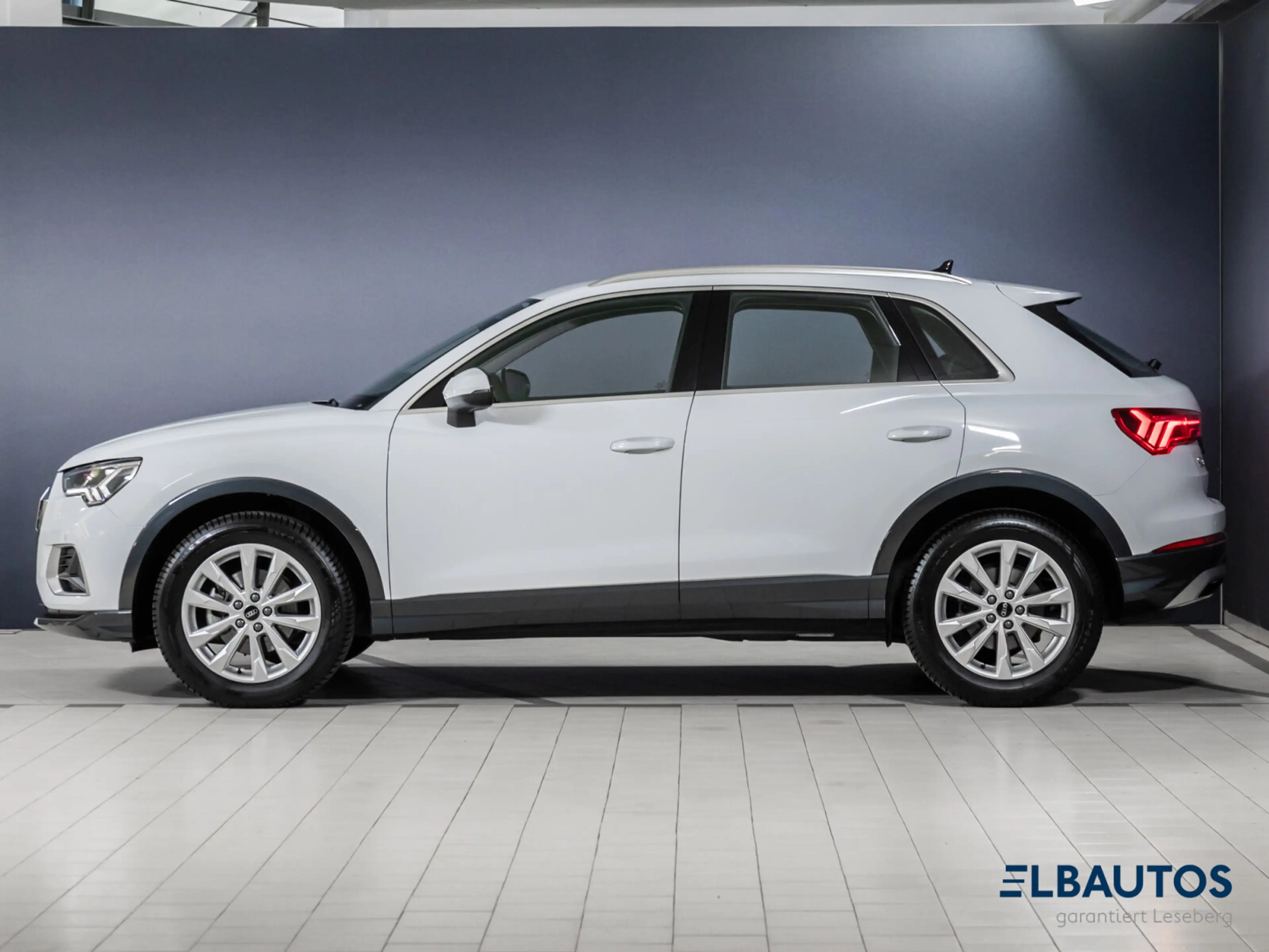 Audi Q3 Q3 35 1.5 TFSI advanced LED/MMI/Virtual/CarPlay/ — photo 3
