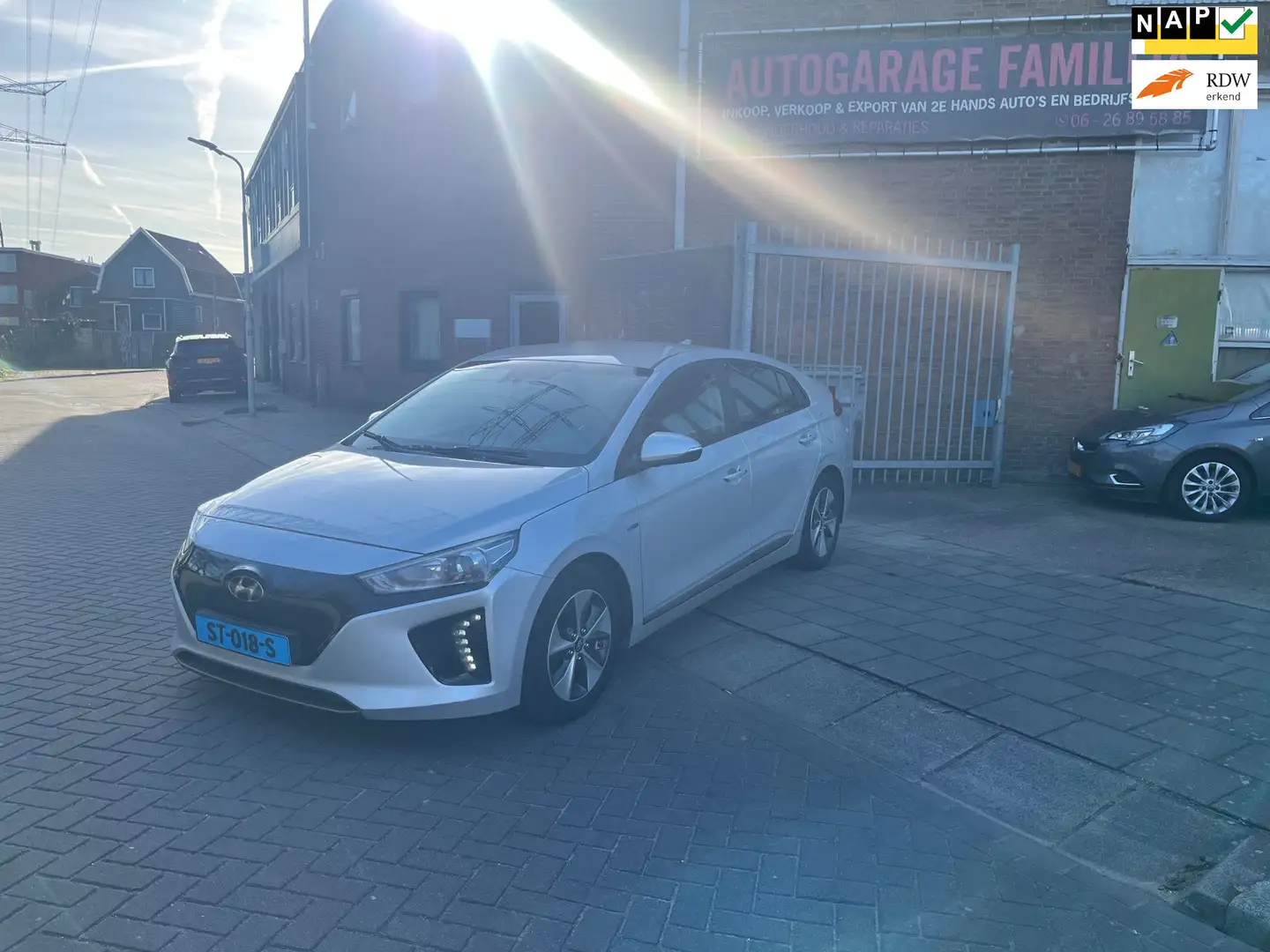 Hyundai IONIQ Comfort EV Grijs - 1