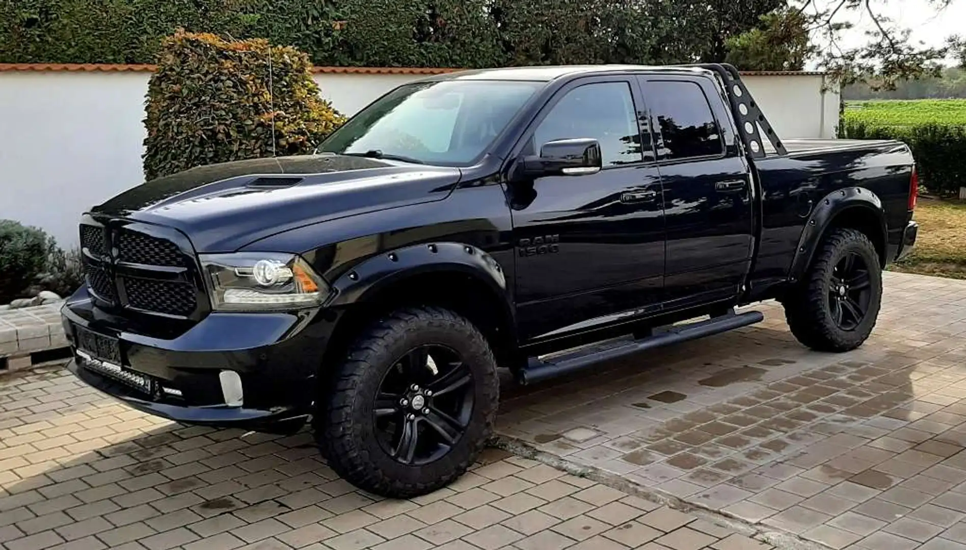 Dodge RAM 1500 Sport Quad Cab Schwarz - 1