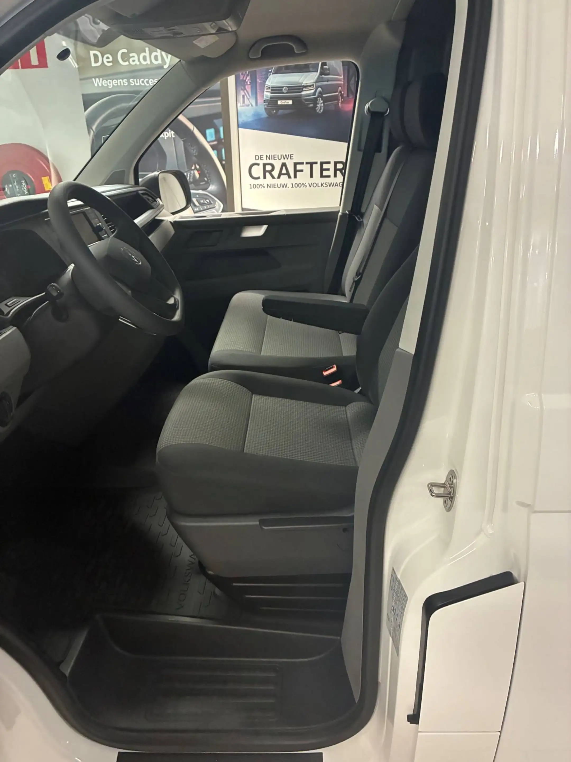 Volkswagen T6.1 Transporter 2.0 TDI L1H1 26 Economy Business — photo 6
