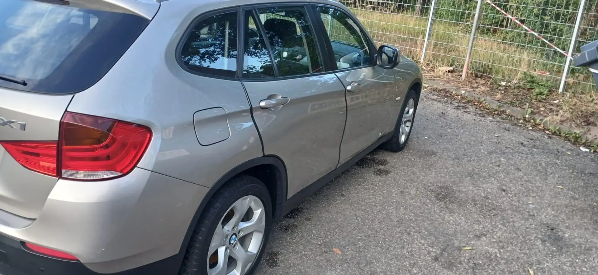 BMW X1 18 d sDrive Grau - 2