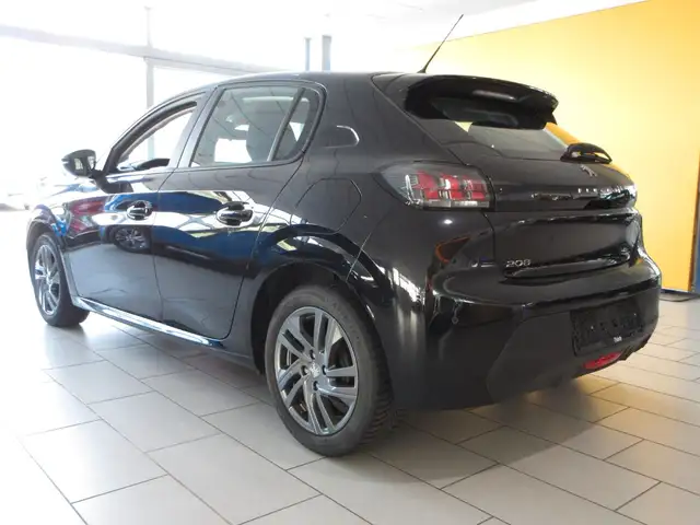 Peugeot 208 view 4