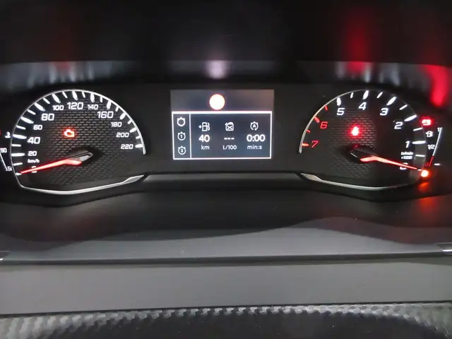Peugeot 208 view 8