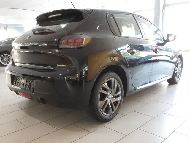 Peugeot 208 view 3