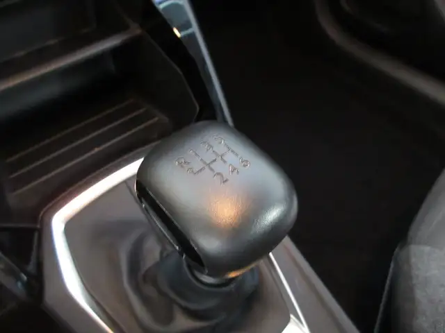 Peugeot 208 view 14