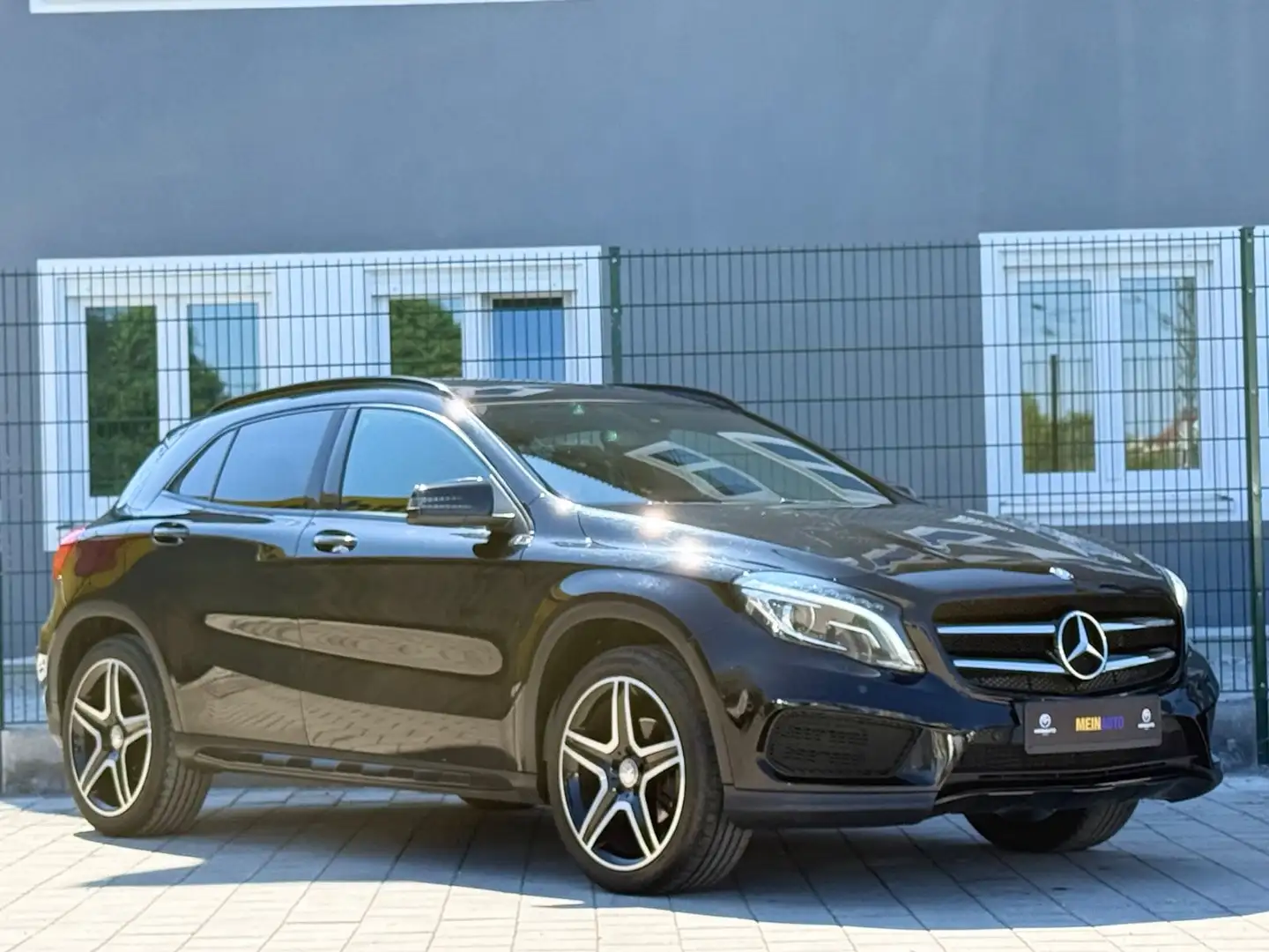 Mercedes-Benz GLA 200 CDI d 4Matic AMG/PANORAMA/BI-XENON Noir - 2