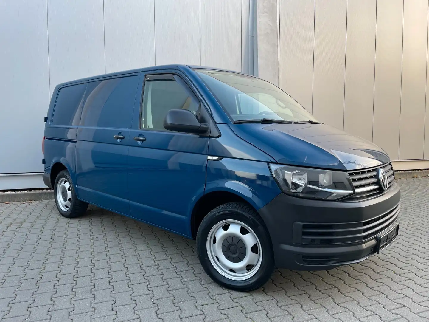 Volkswagen T6 Transporter T6 2.0 TDI Automat Navi Klima 2xPDC EURO6 1.Hand Blauw - 2