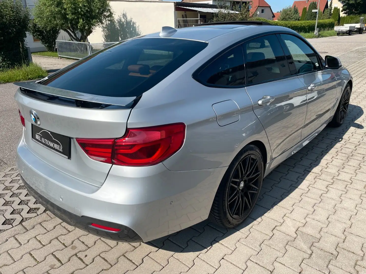 BMW 330 330d GT xDrive M-Sport Leder H&K Virtual ACC LED Silber - 2