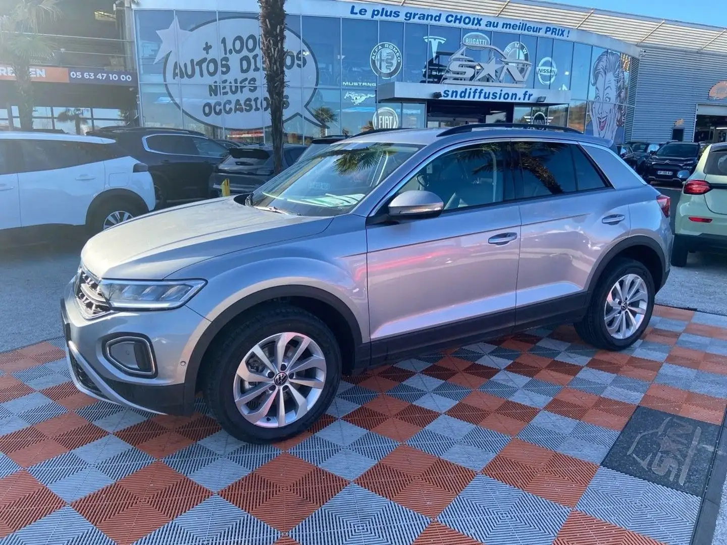 Volkswagen T-Roc 2.0 TDI 150 DSG7 VW EDITION Export JA 17\u0026amp; Gris - 1