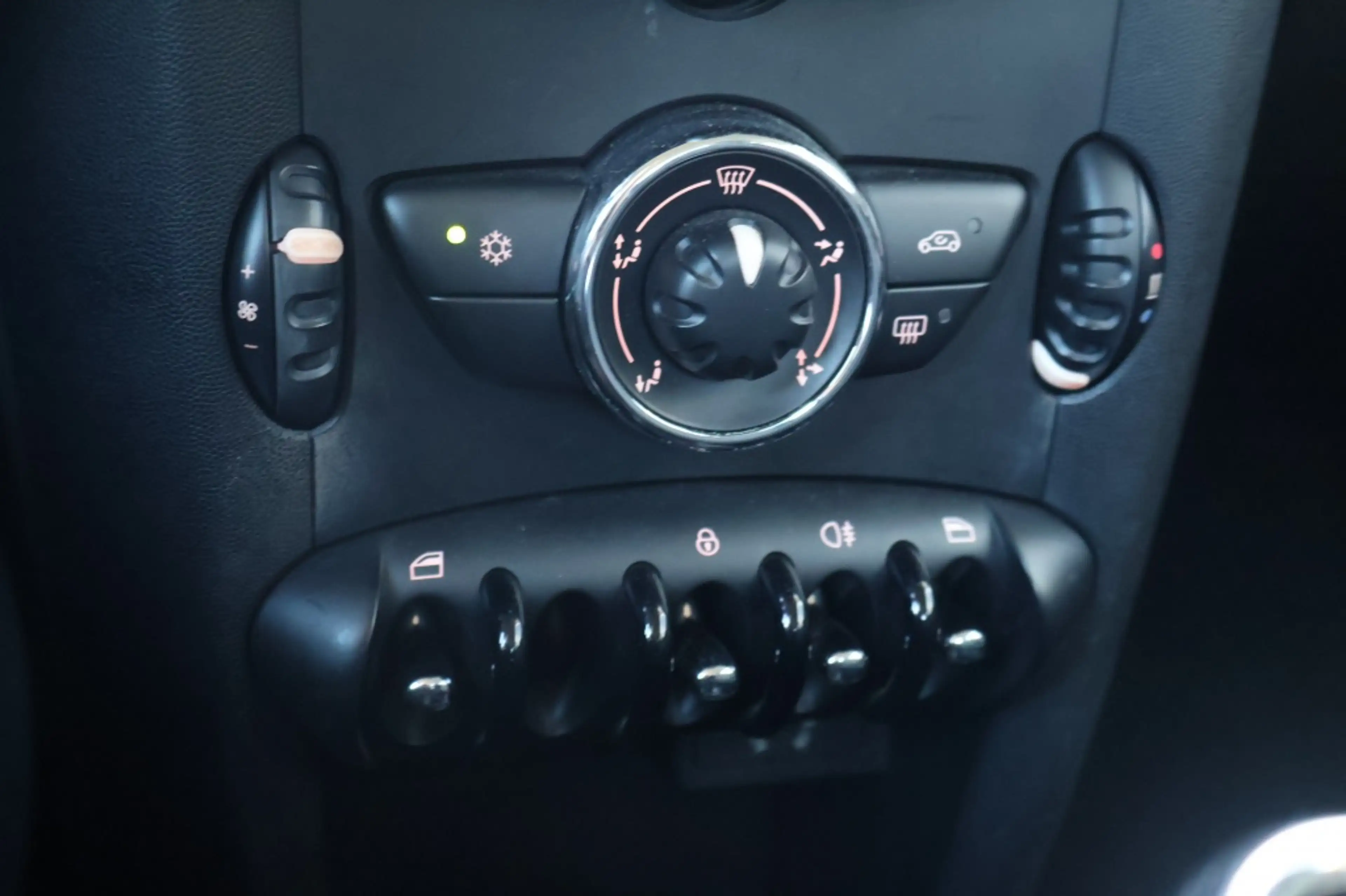 MINI One Mini 1.6 55KW — photo 15