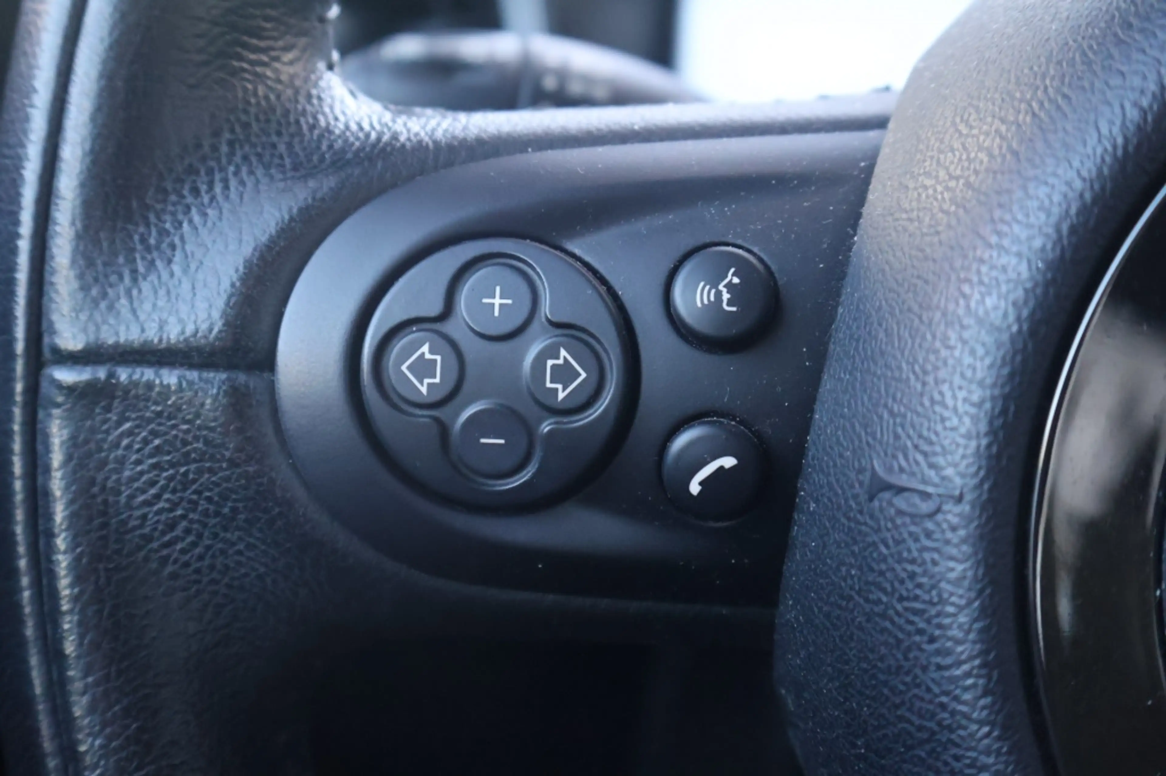 MINI One Mini 1.6 55KW — photo 12