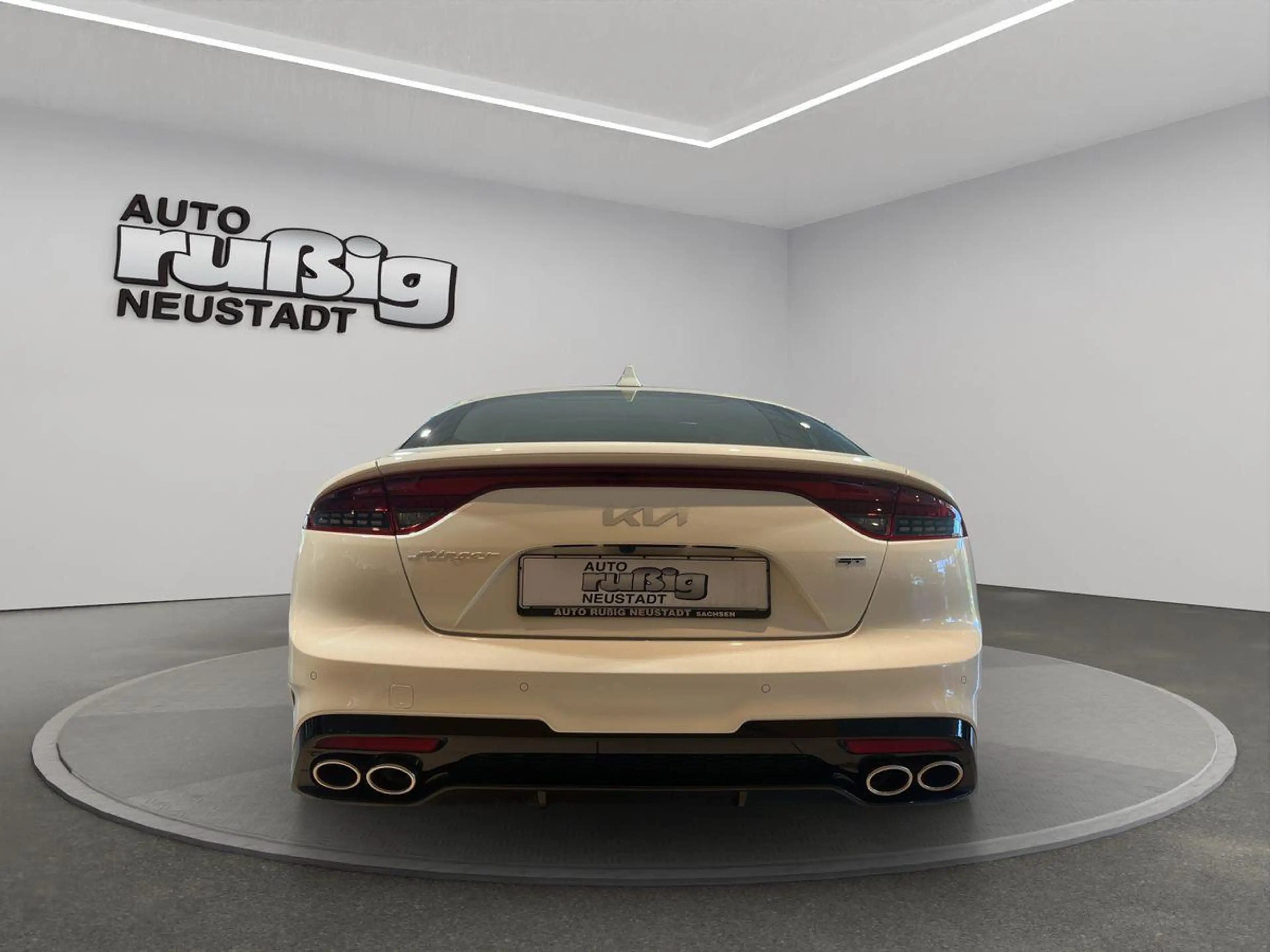 Kia Stinger GT 3.3 V6 LED*NAPPA*HUD*CARPLAY*SHD* — photo 4