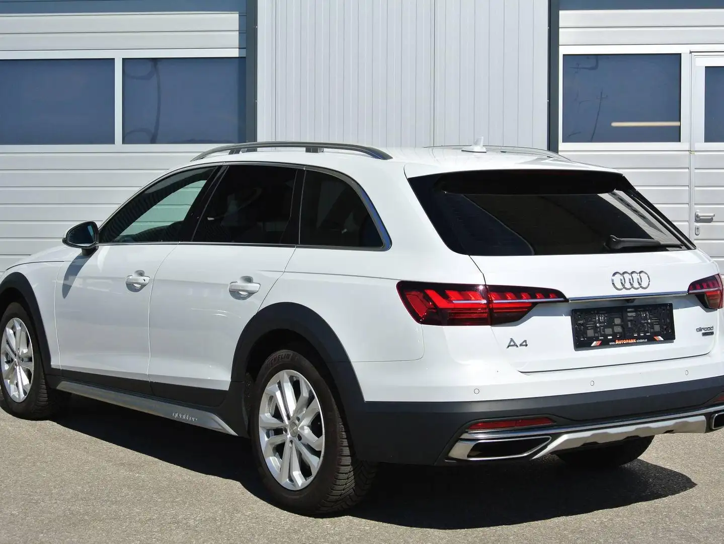 Audi A4 allroad 45 TFSI quattro S-tronic * Matrix-LED * virt. CP * LEDER * 4x SHZ * MASSAGE Weiß - 2