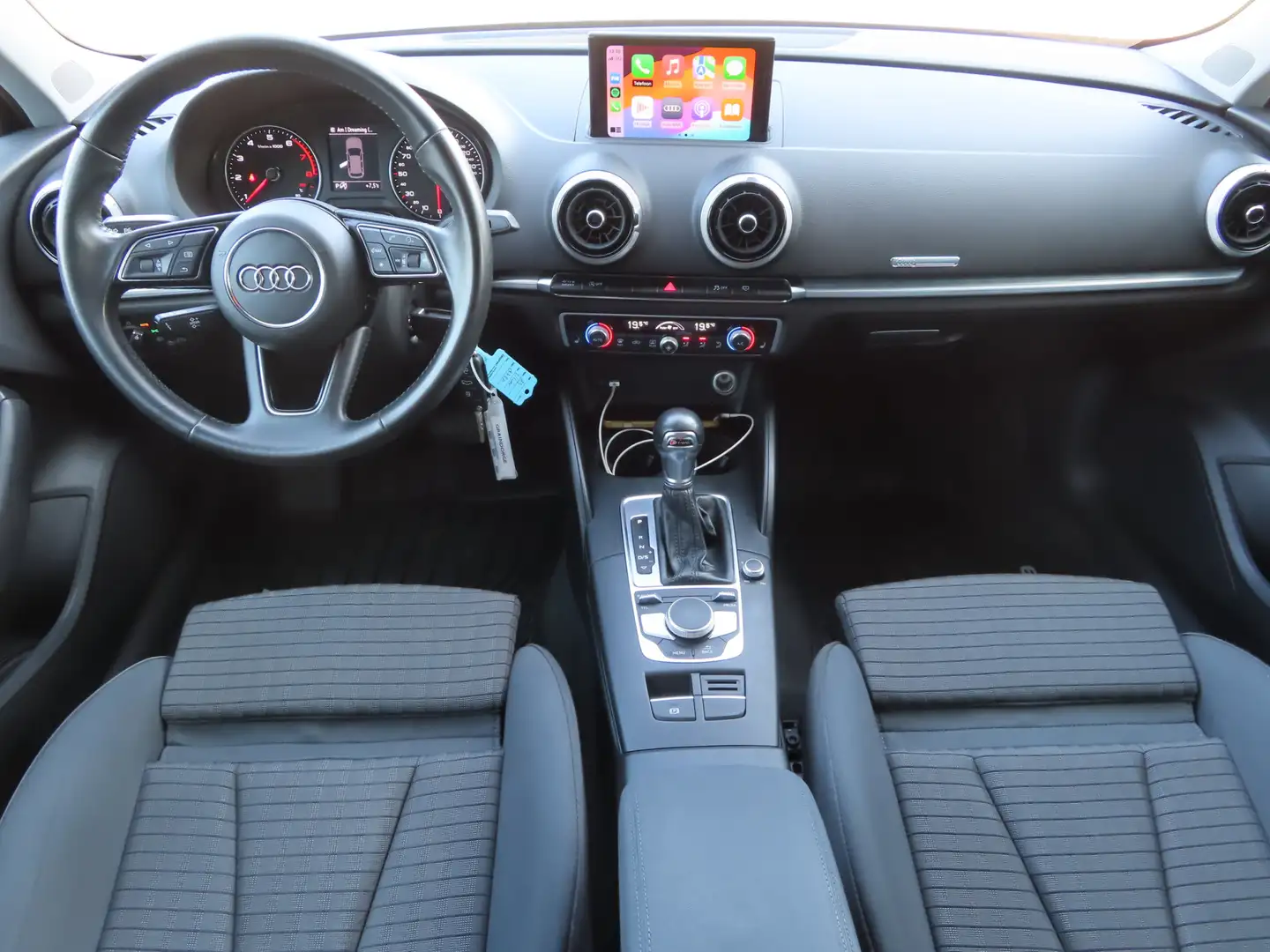Audi A3 Sportback 1.5 TFSI CoD Sport | carplay | parkeerse Grijs - 2