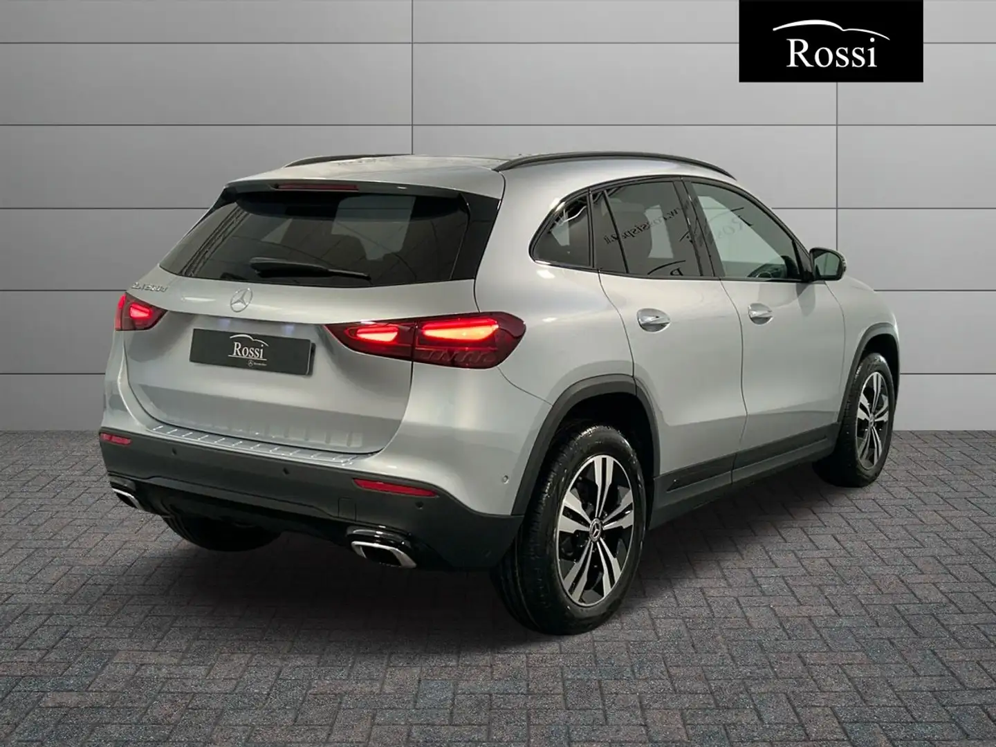 Mercedes-Benz GLA 200 d Automatic Argintiu - 2