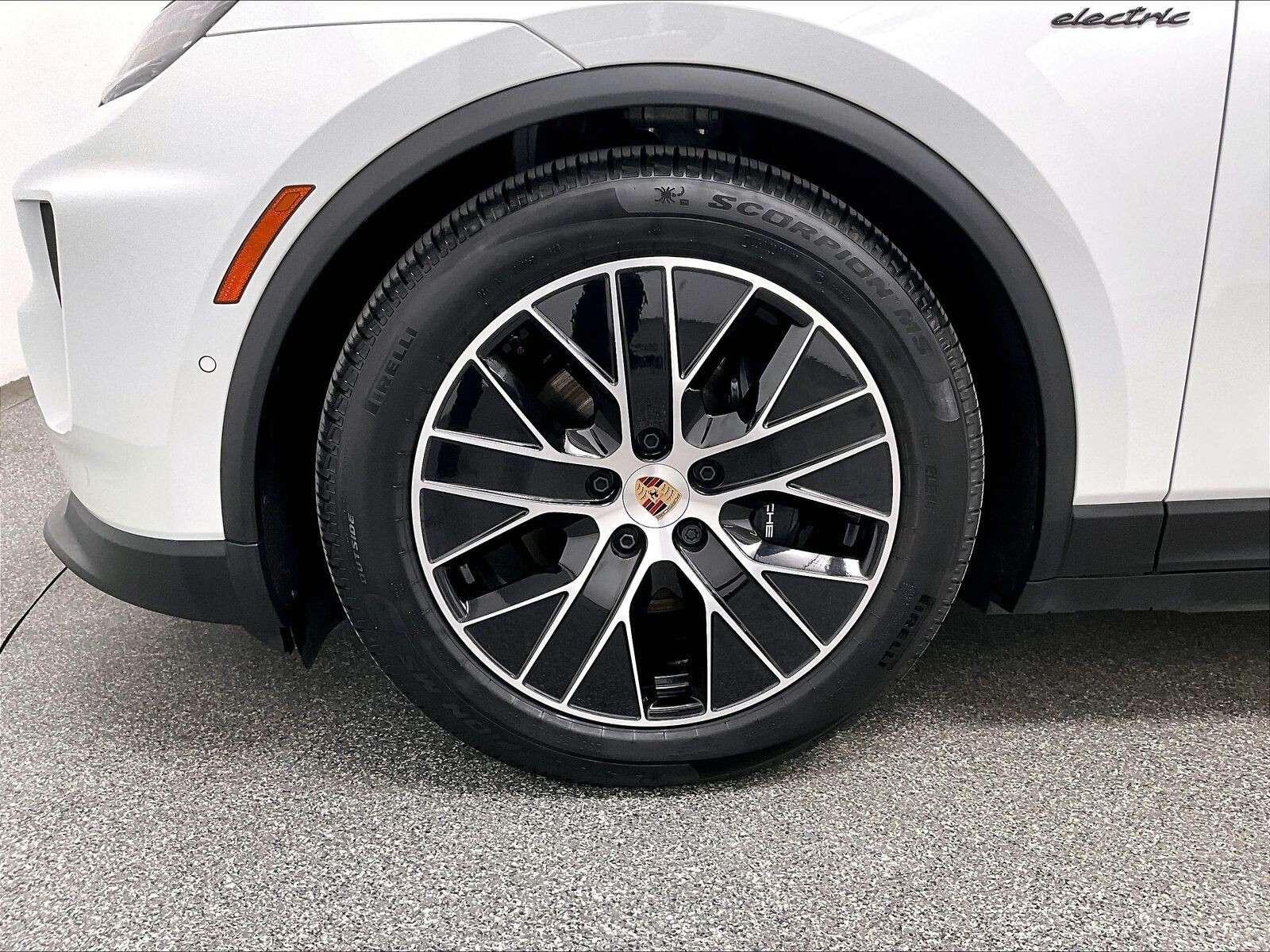 2025 Porsche Macan Electric 4 thumb 37