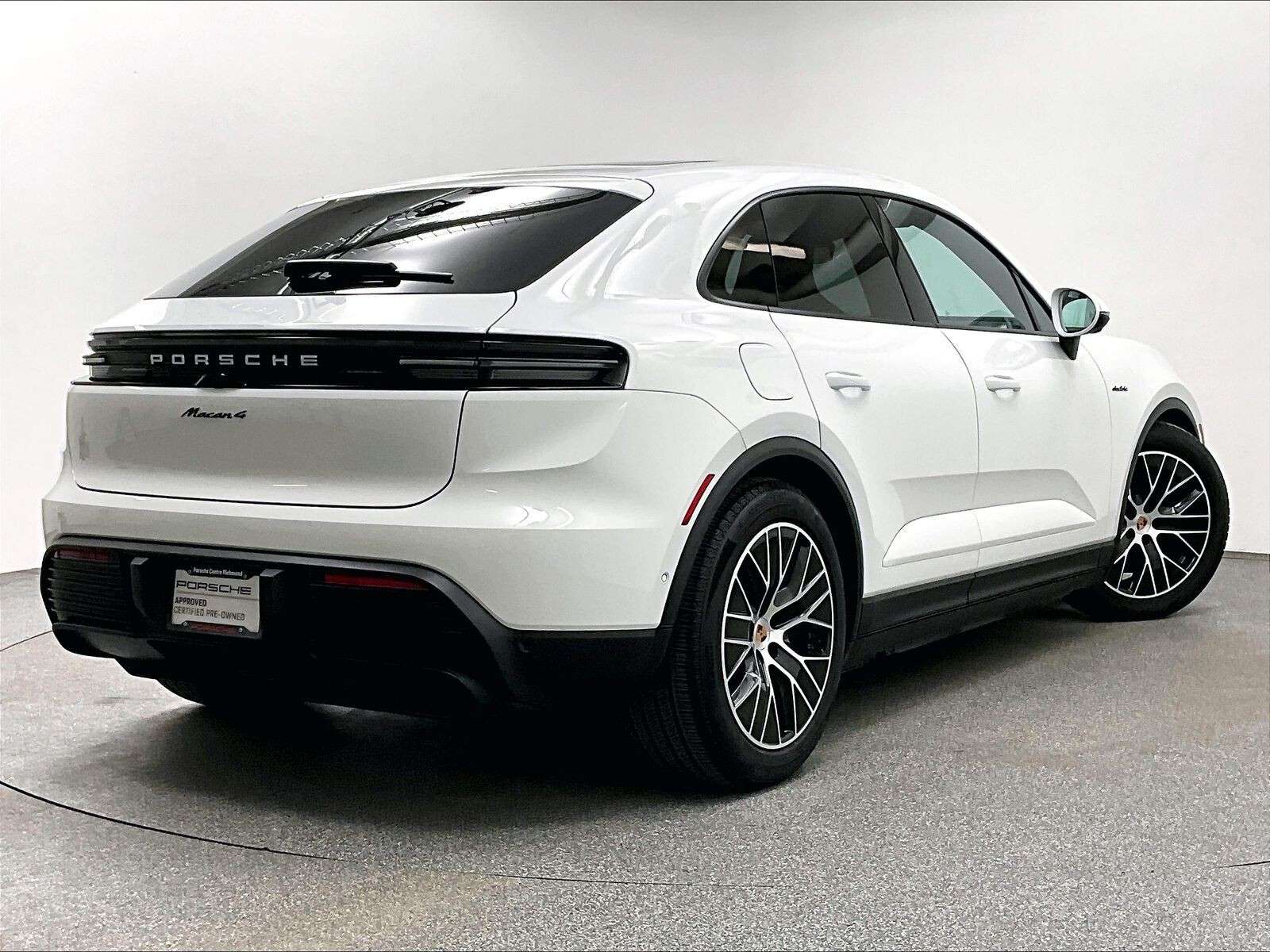 2025 Porsche Macan Electric 4 alt 5