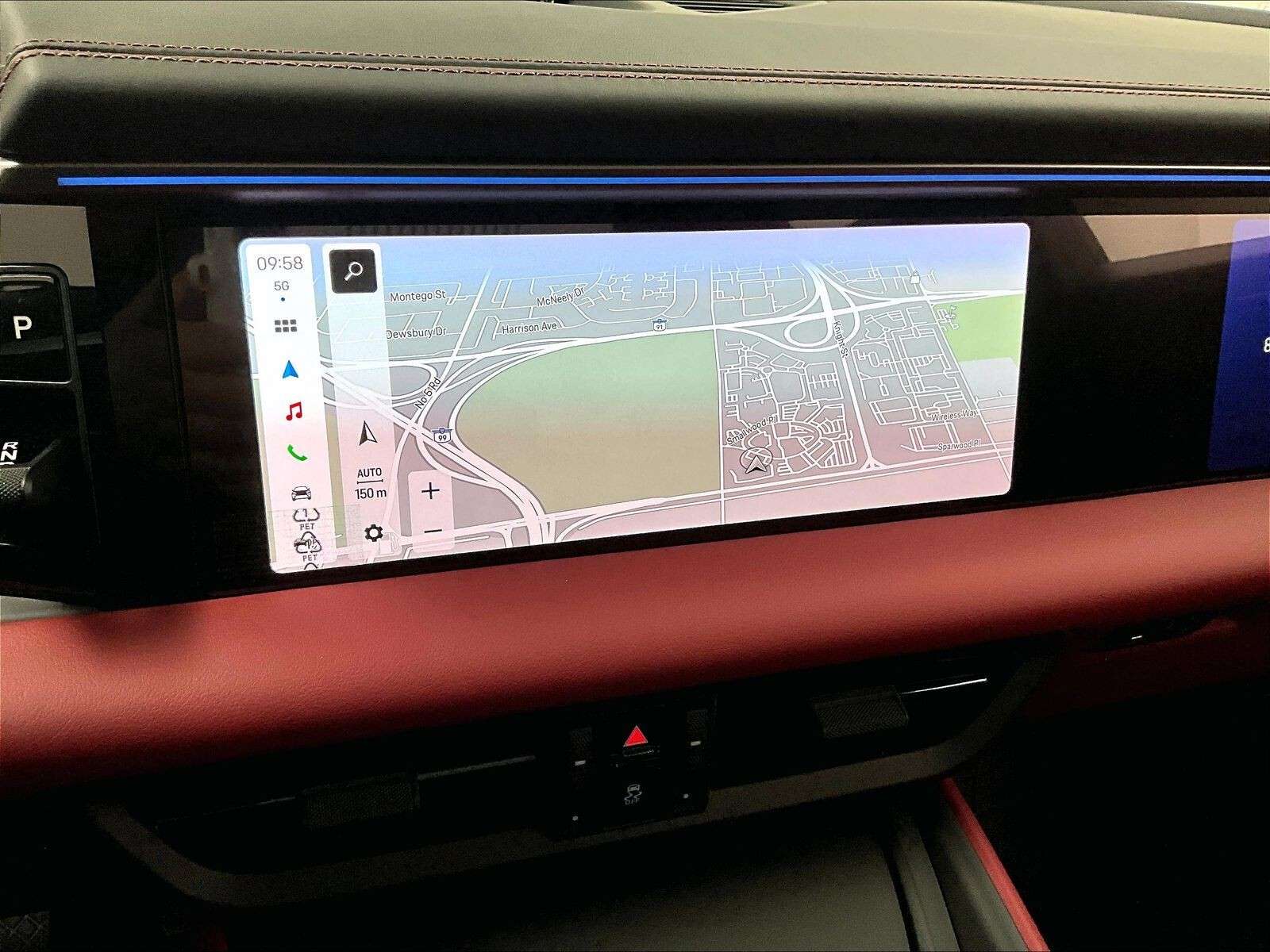 2025 Porsche Macan Electric 4 thumb 23