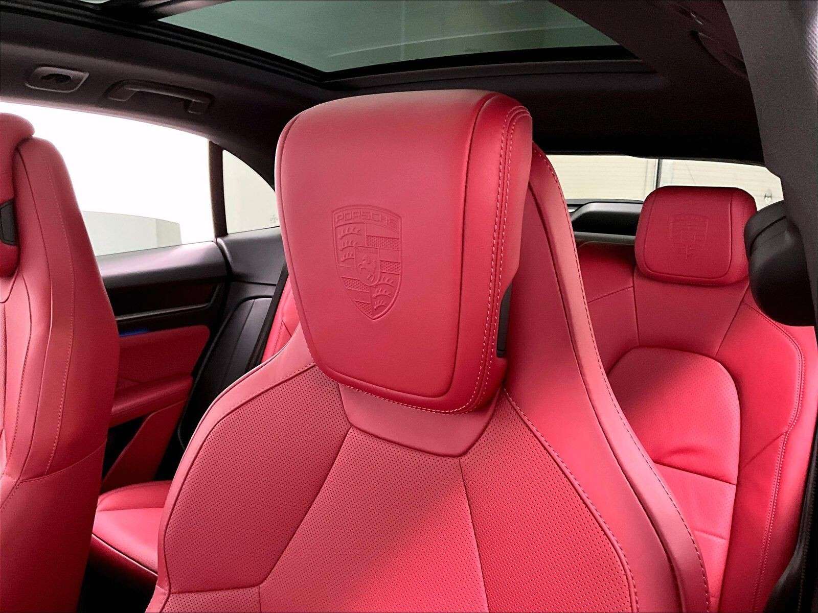 2025 Porsche Macan Electric 4 thumb 13