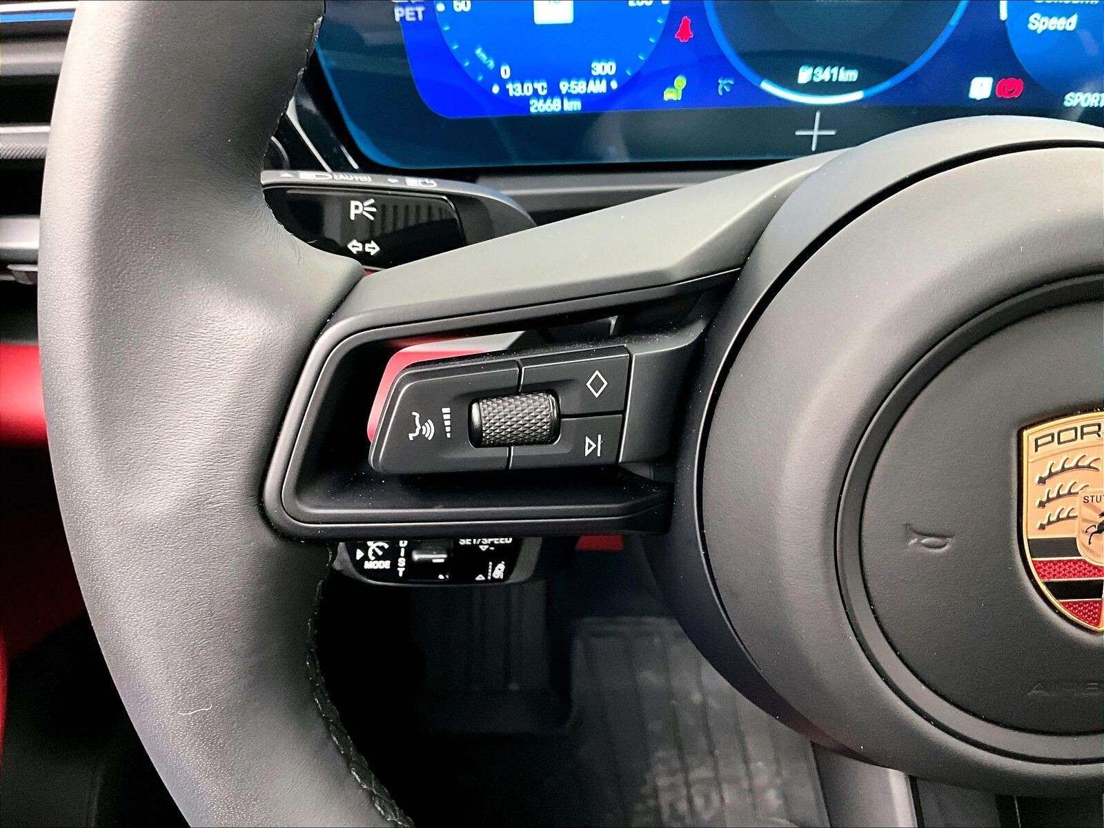 2025 Porsche Macan Electric 4 thumb 19