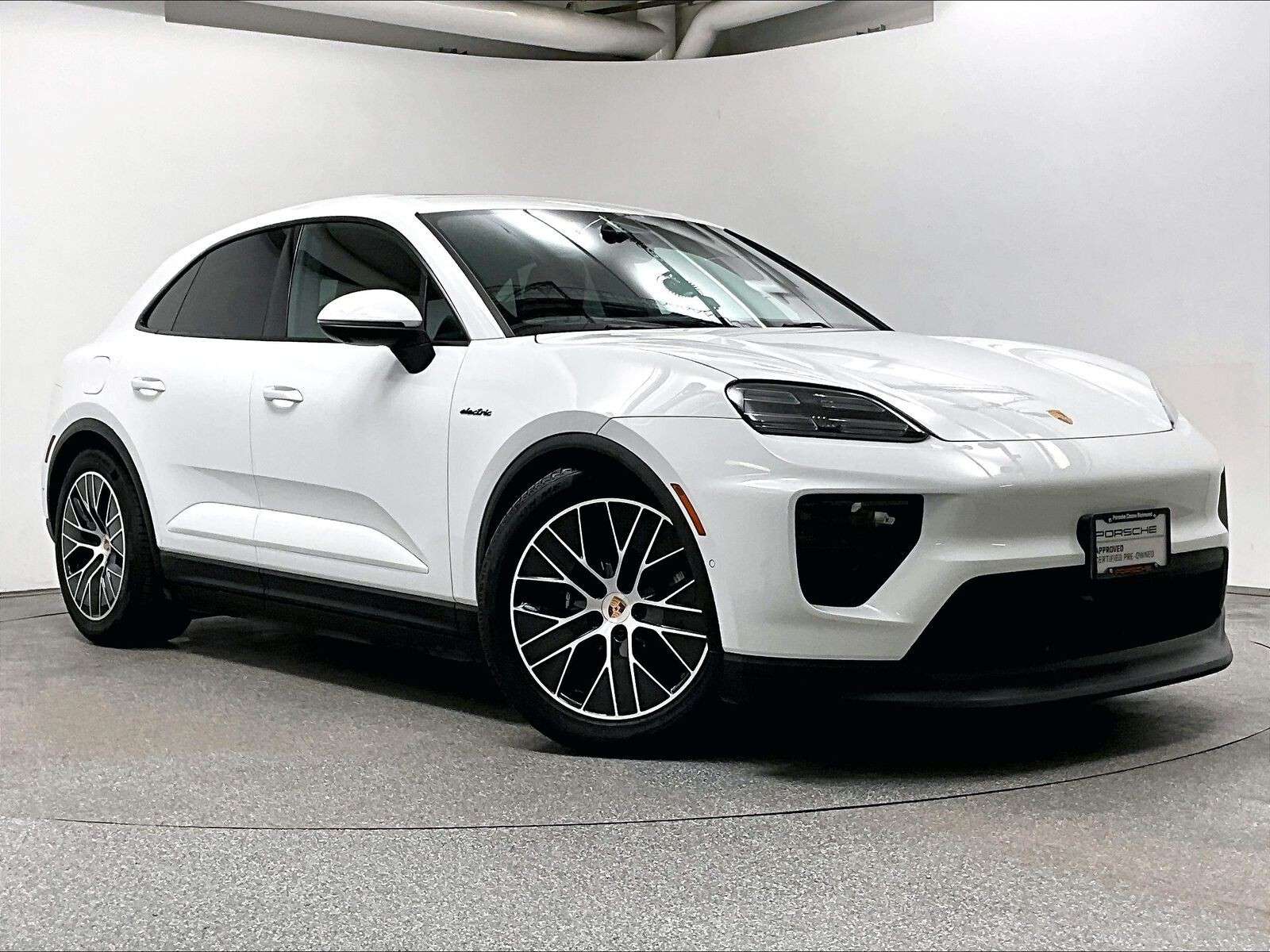 2025 Porsche Macan Electric 4 alt 3