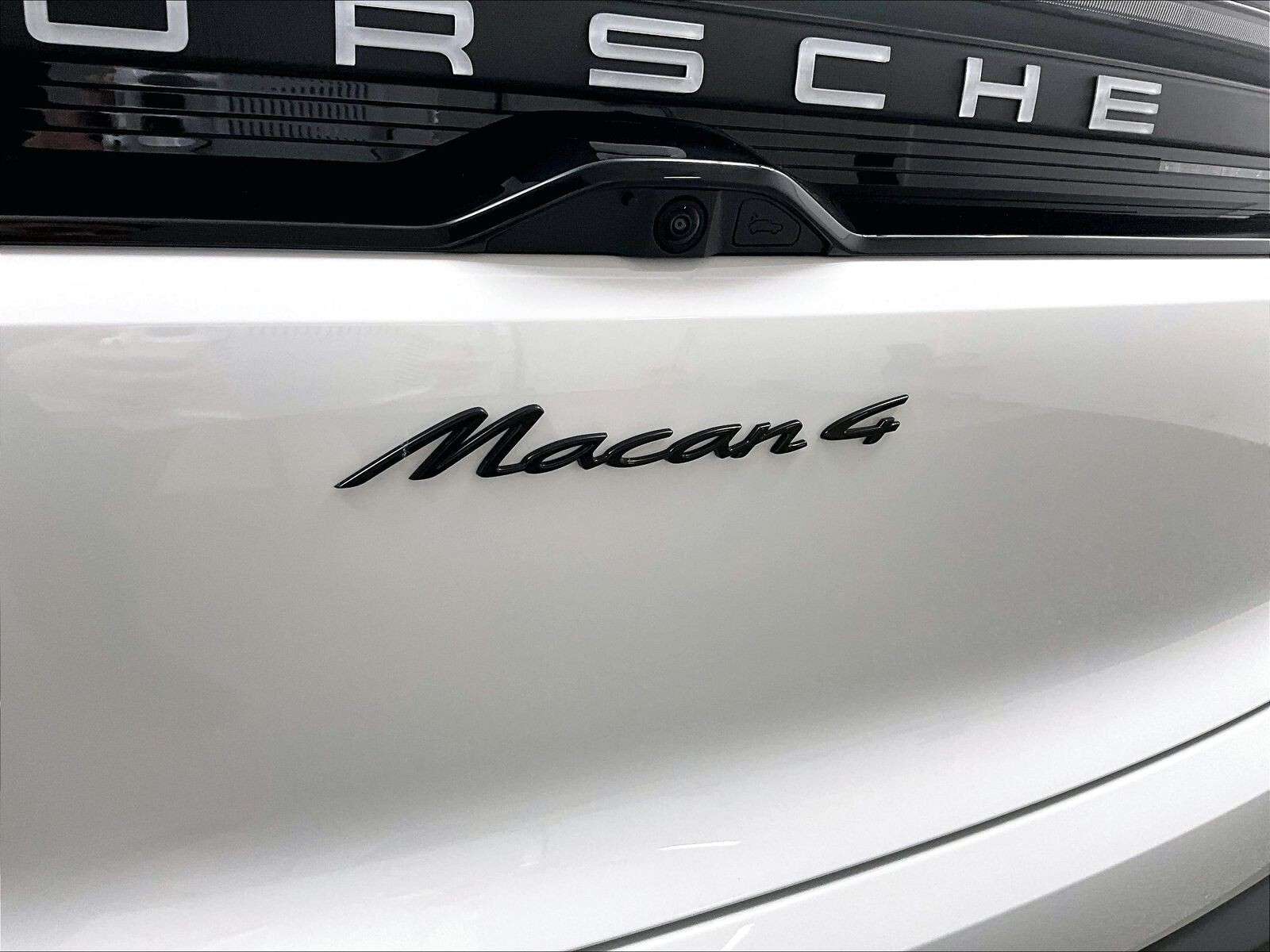 2025 Porsche Macan Electric 4 thumb 36