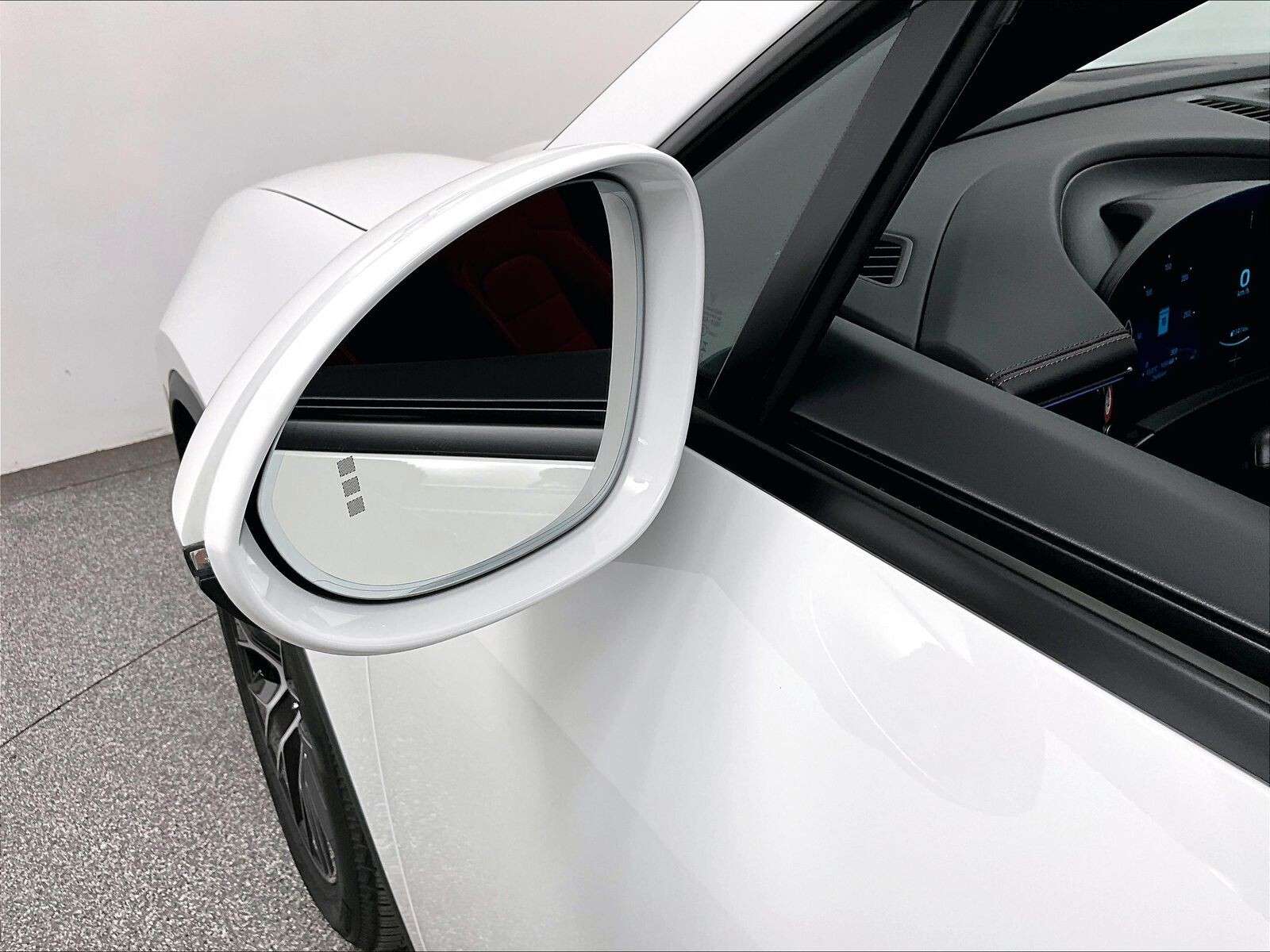 2025 Porsche Macan Electric 4 thumb 34