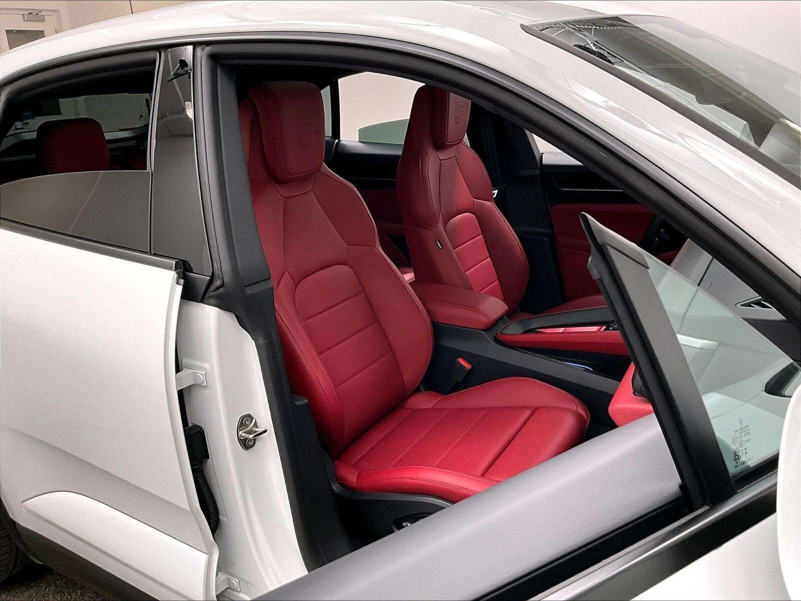 2025 Porsche Macan Electric 4 thumb 14