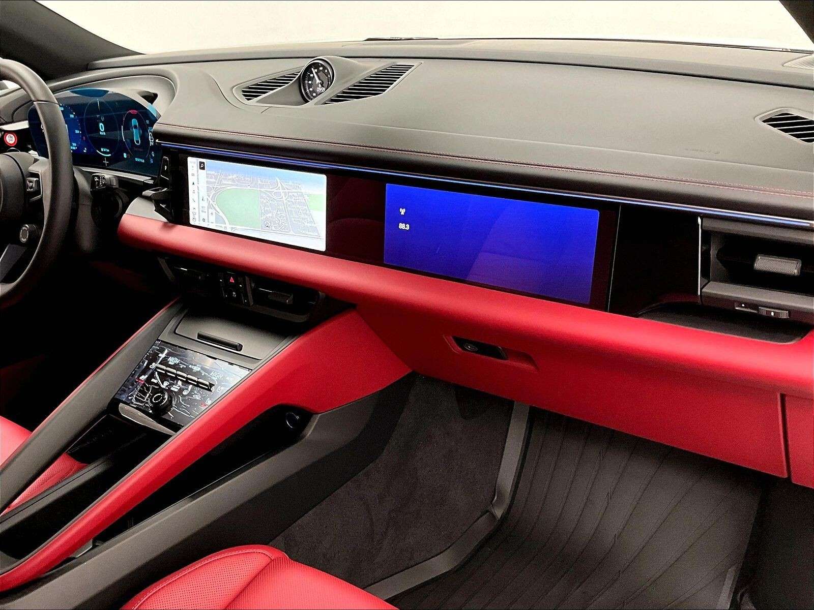 2025 Porsche Macan Electric 4 thumb 27