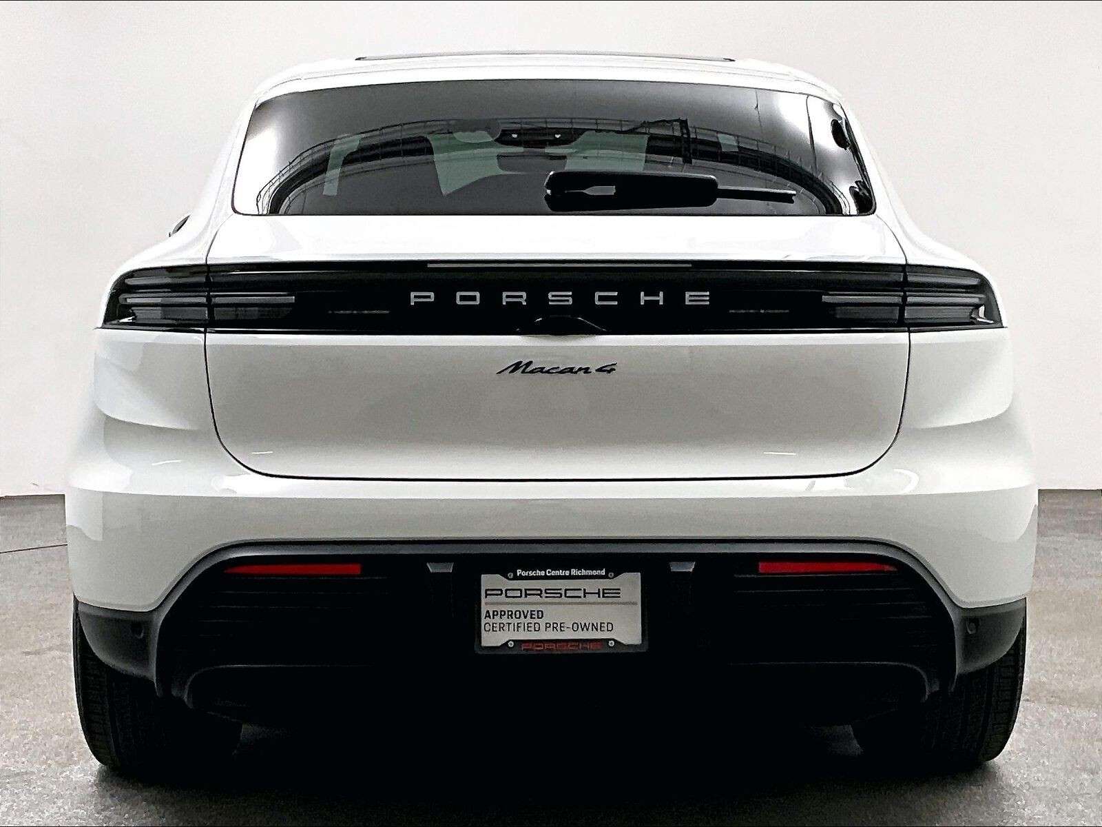 2025 Porsche Macan Electric 4 thumb 6