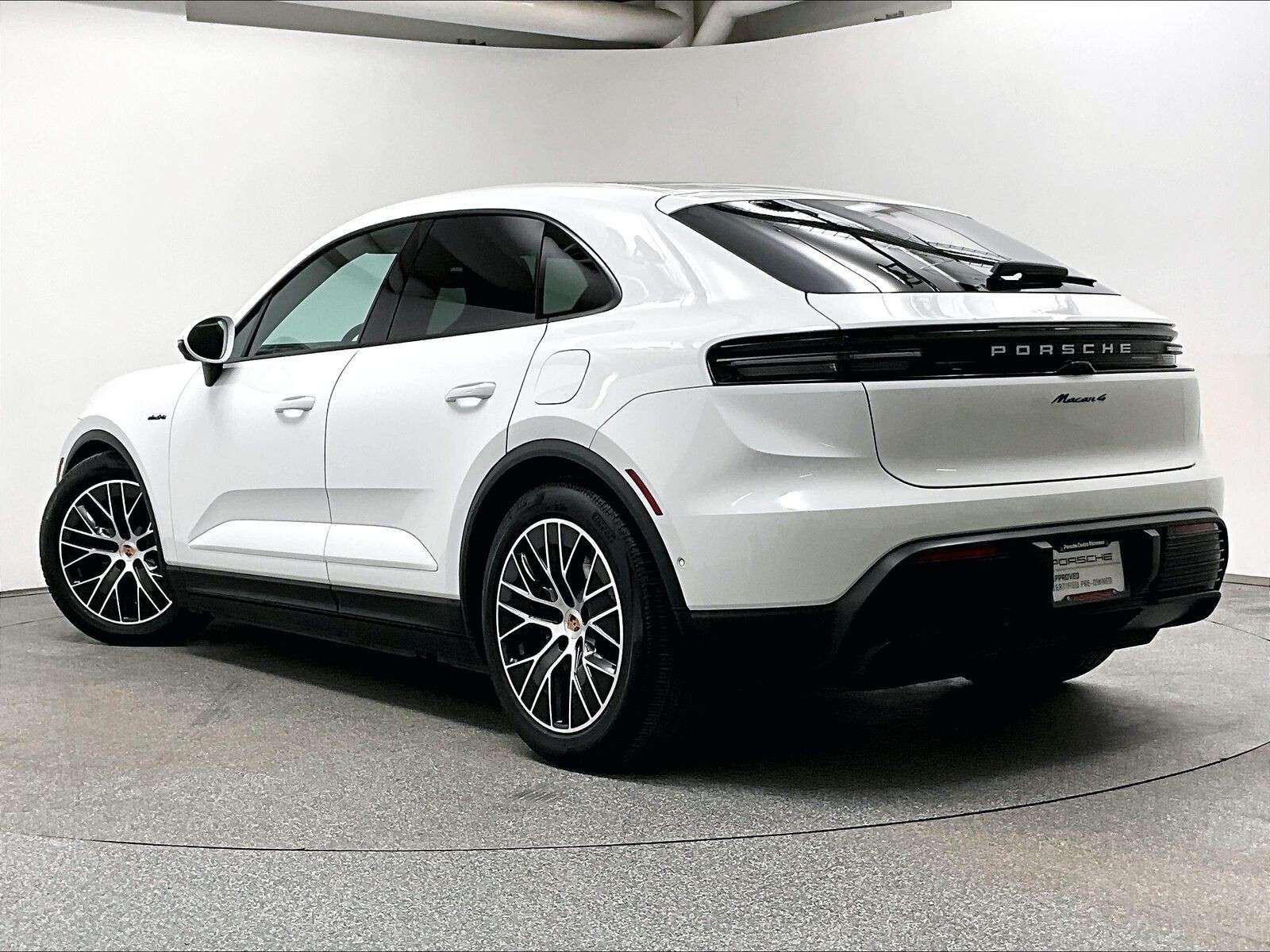 2025 Porsche Macan Electric 4 thumb 7