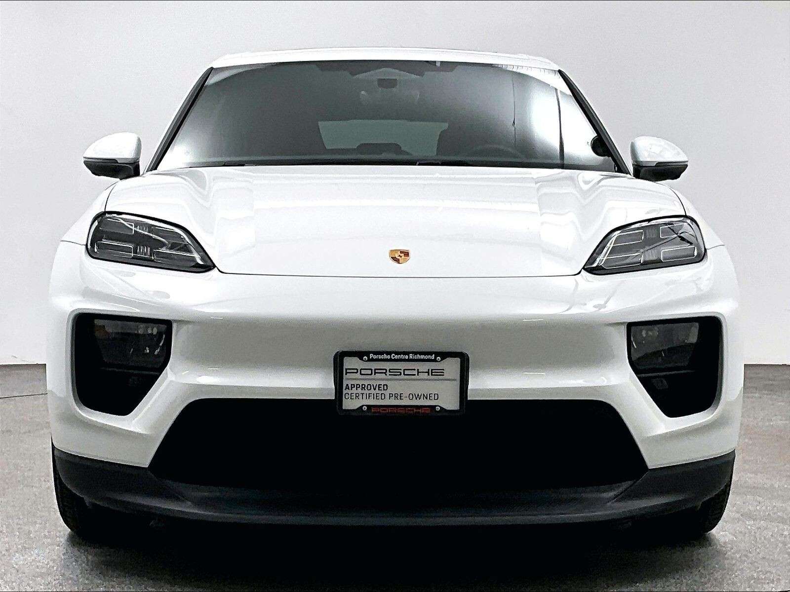 2025 Porsche Macan Electric 4 alt 2