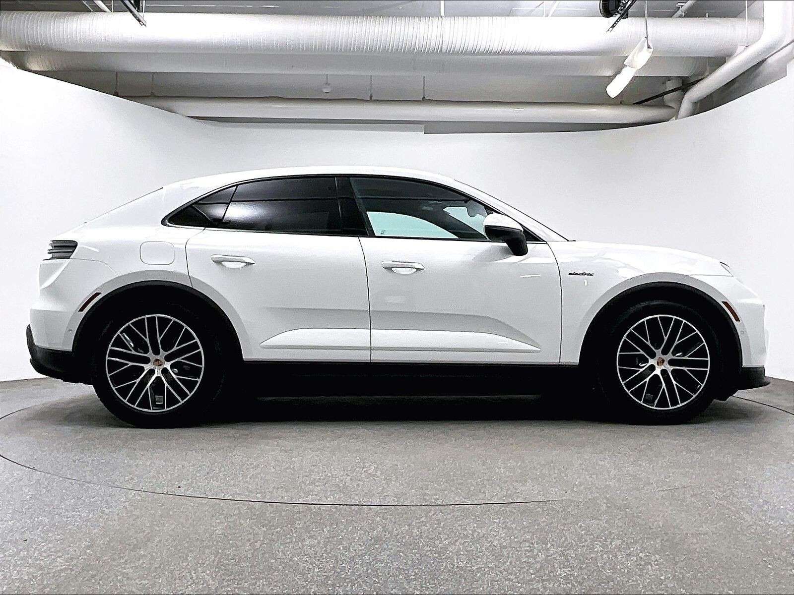 2025 Porsche Macan Electric 4 alt 4