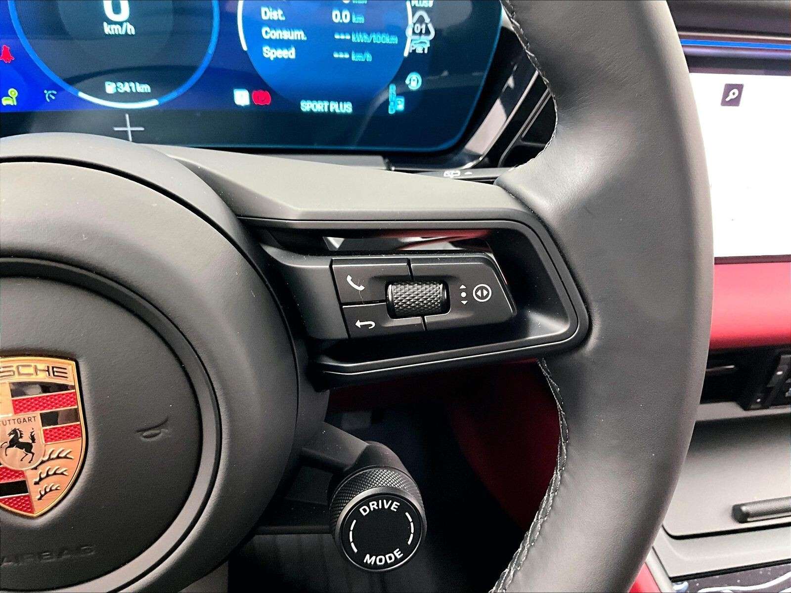 2025 Porsche Macan Electric 4 thumb 21