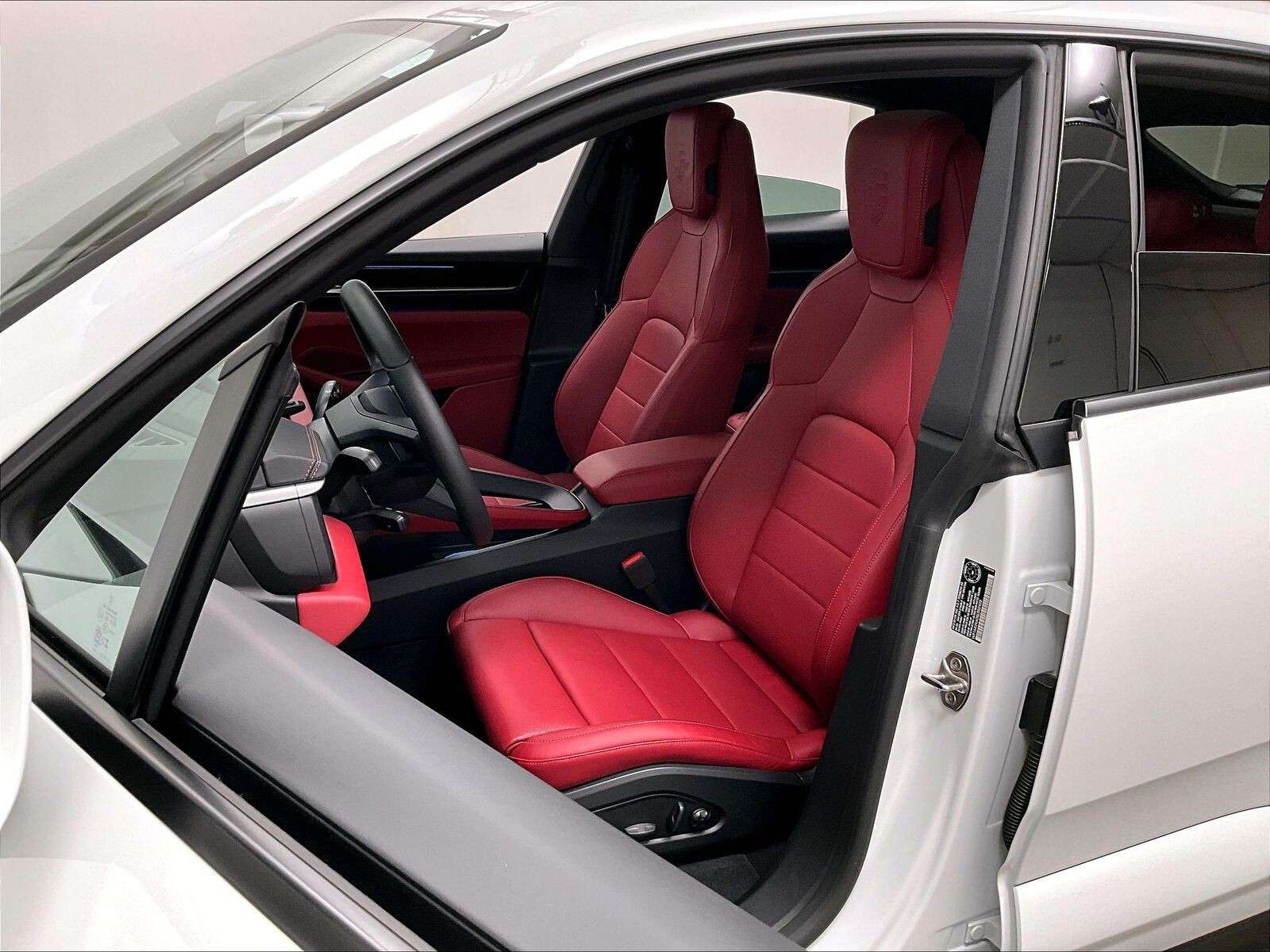 2025 Porsche Macan Electric 4 thumb 12