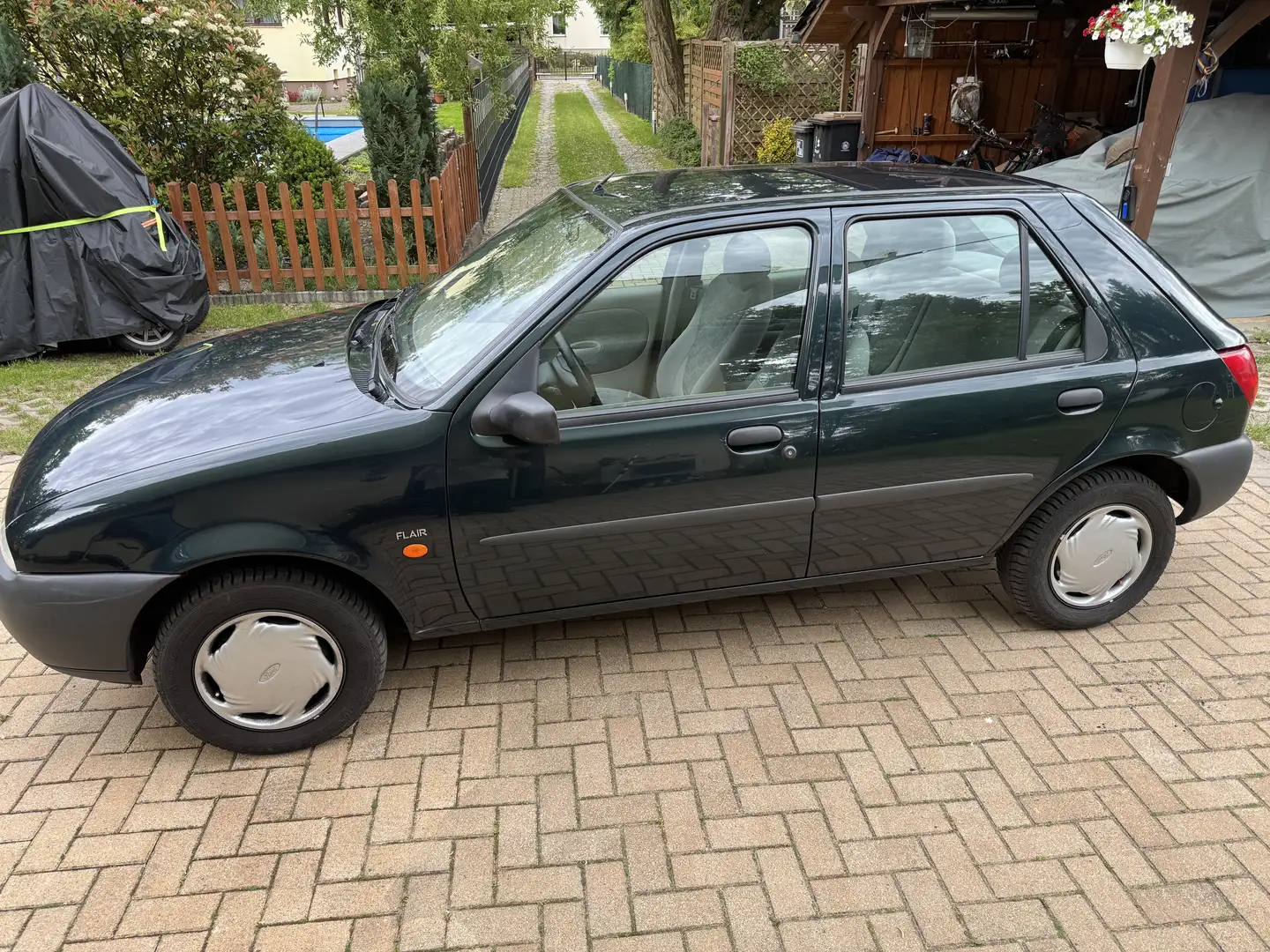 Ford Fiesta Flair - 2