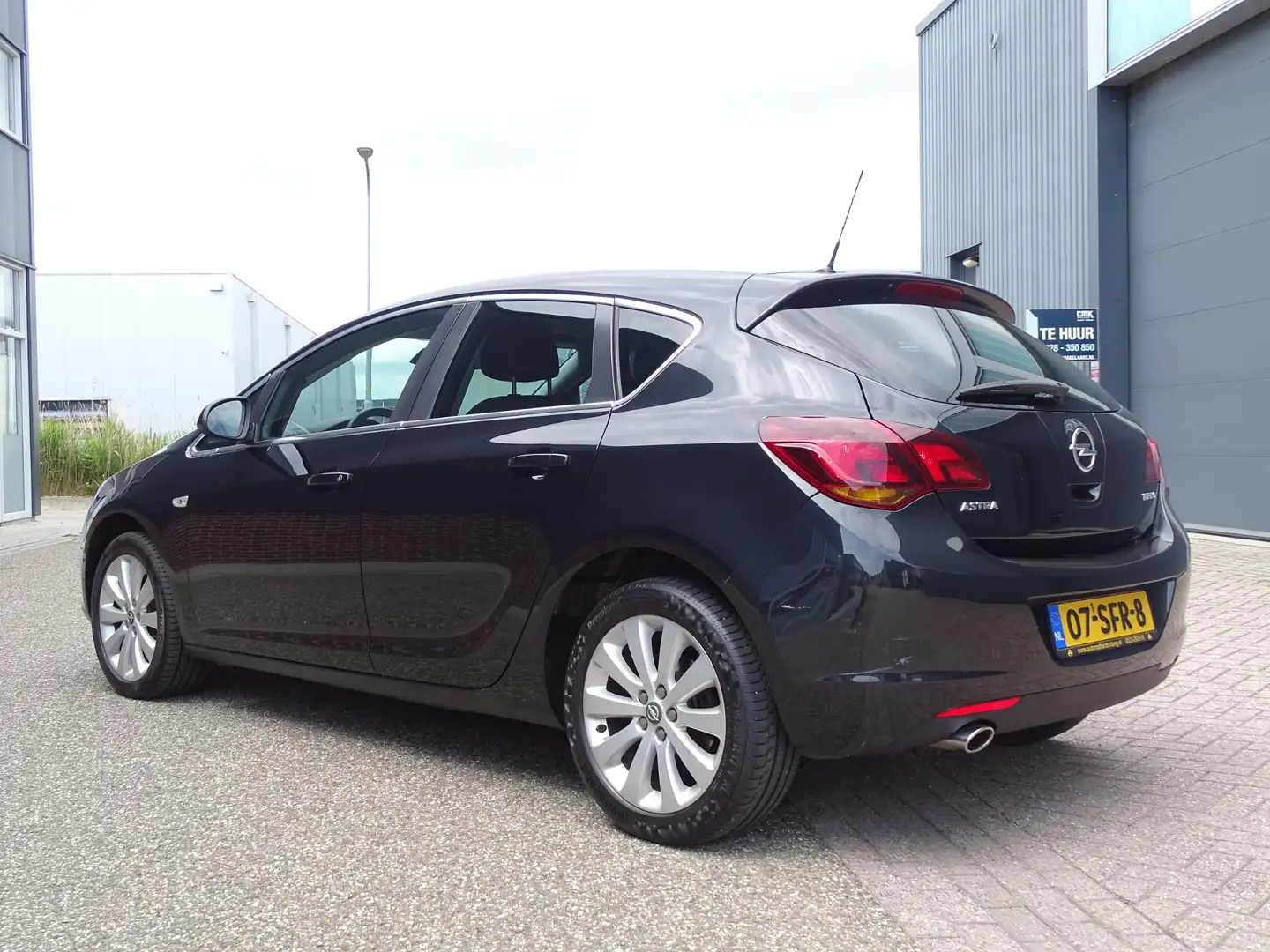 Opel Astra 1.4 Turbo Cosmo Automaat|Xenon Koplampen|Airco ECC Zwart - 2
