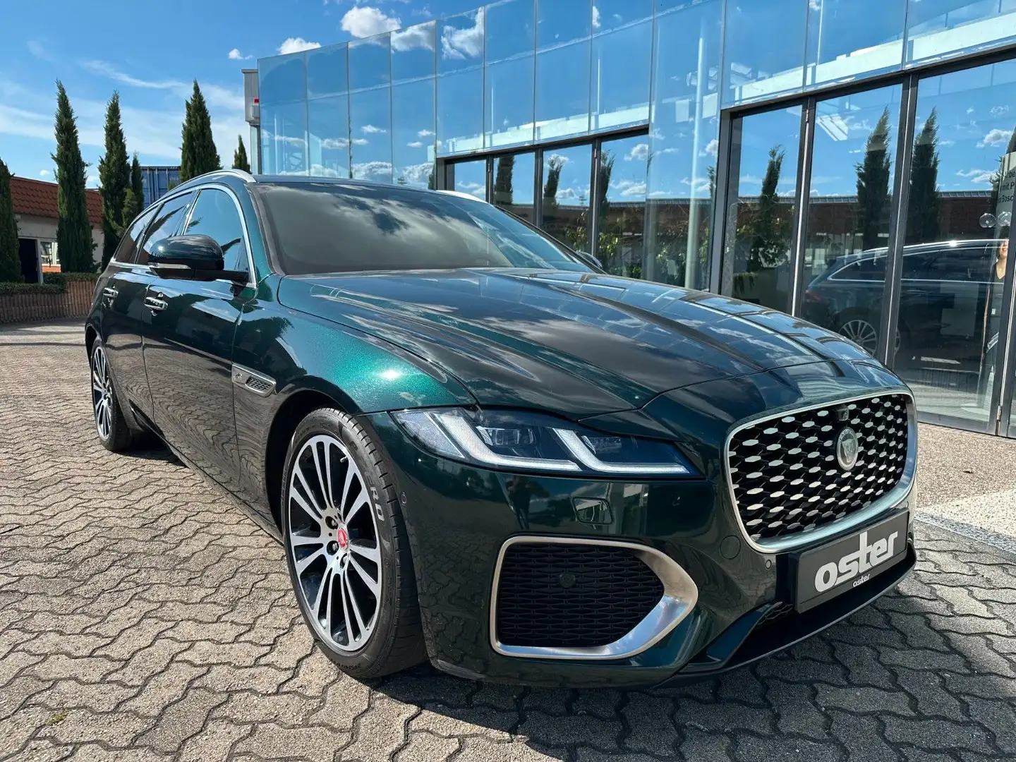 Jaguar XF D200 Sportbrake SE|Meridian|AHK|Panorama Grün - 2