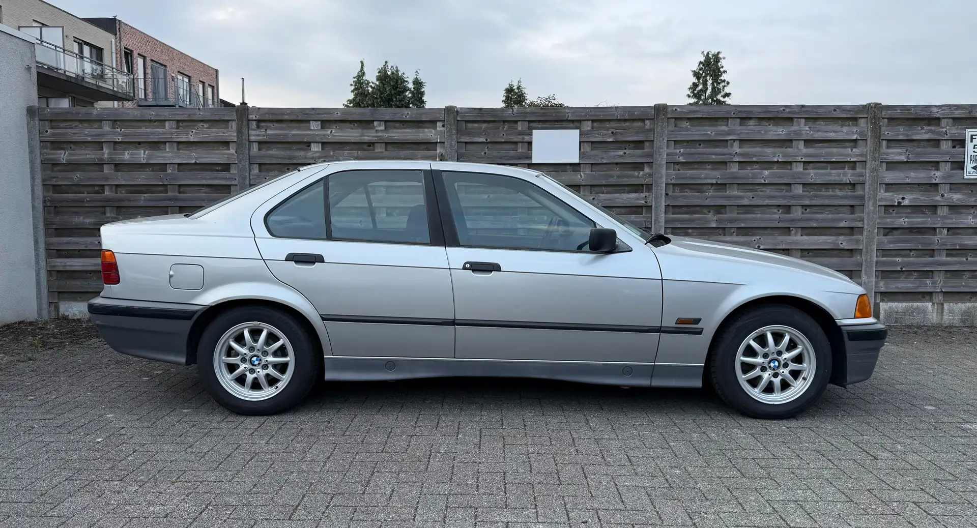BMW 318 E36 - oldtimer Ezüst - 2