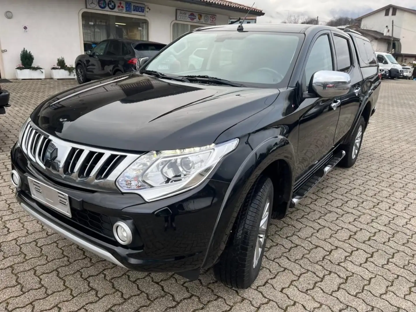 Mitsubishi L200 2.4 DI-D/154CV Double Cab Intense hard top Black - 1