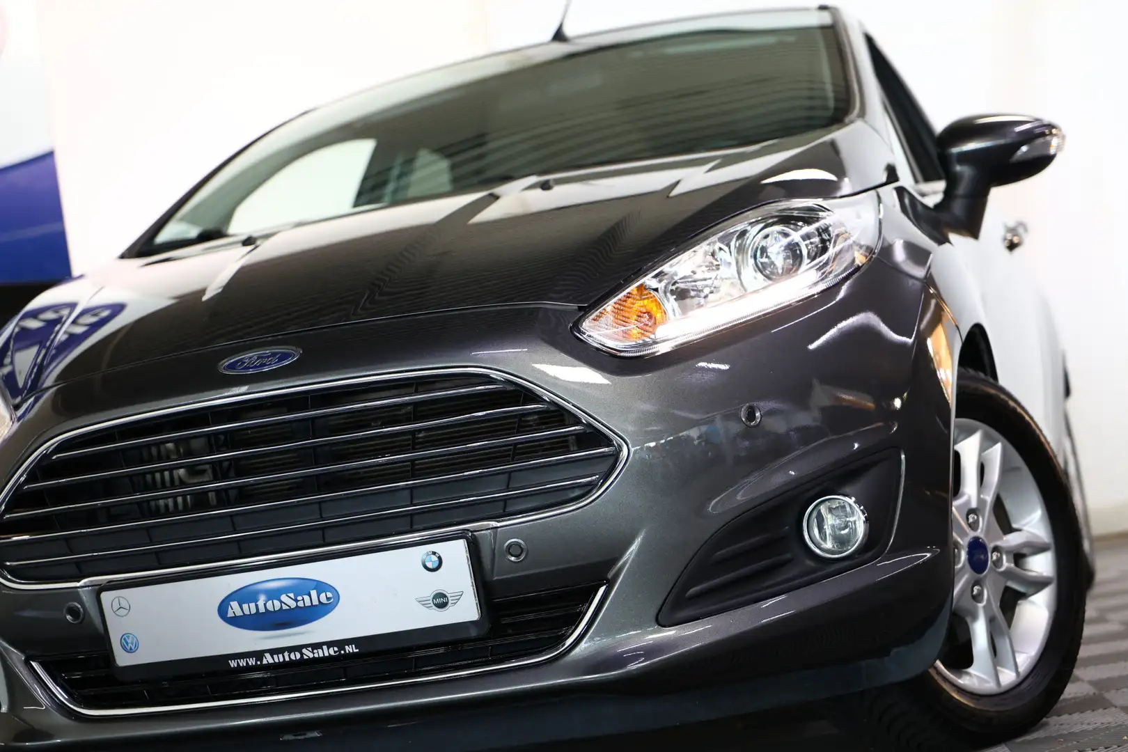 Ford Fiesta 1.0 EcoBoost Titanium PDC AIRCO STOELVW NAVI '16 Grijs - 2