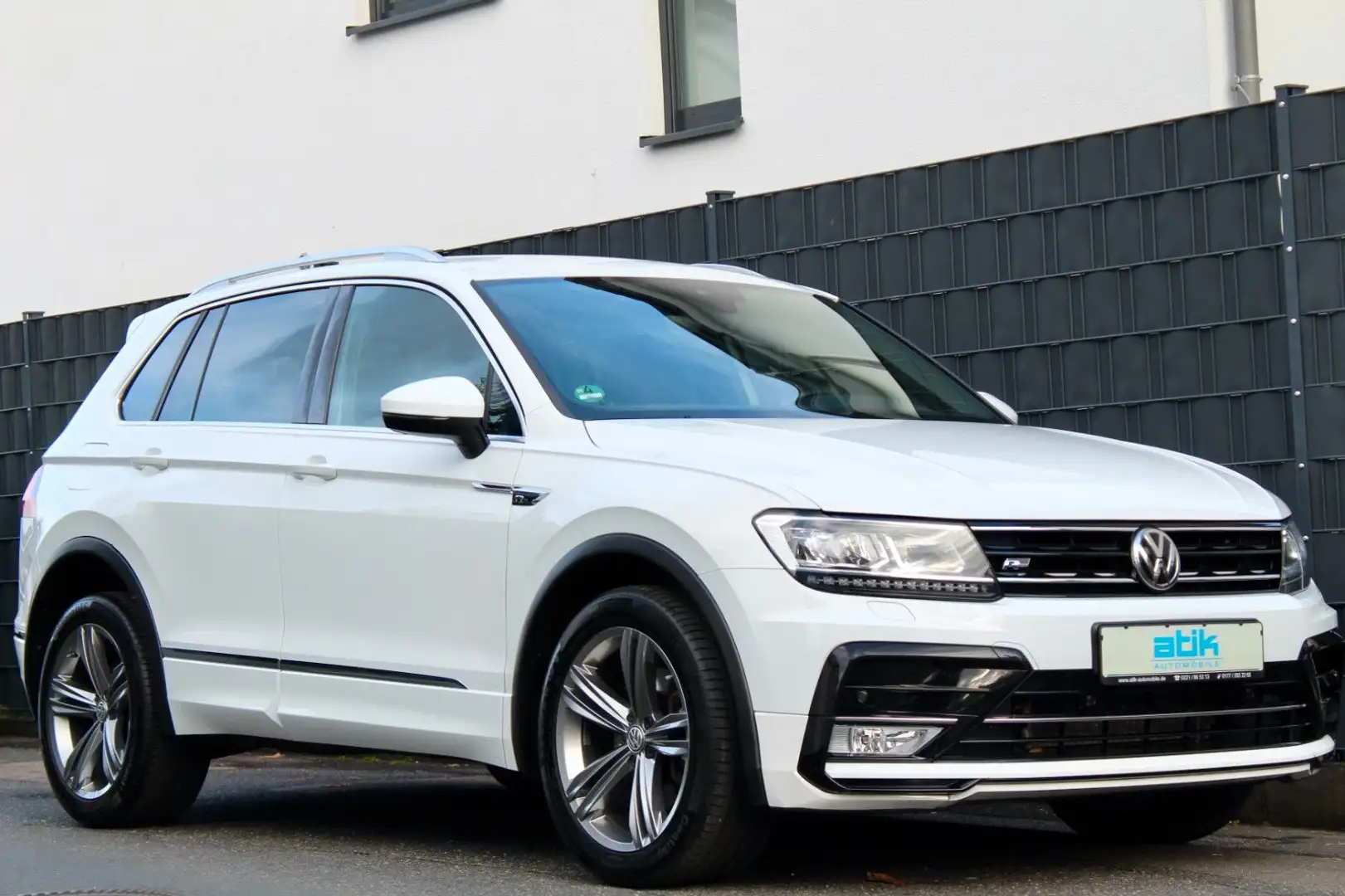Volkswagen Tiguan 1.HAND R-LINE HIGHLINE 4xSHZ ACC DYNAUDIO Wit - 1