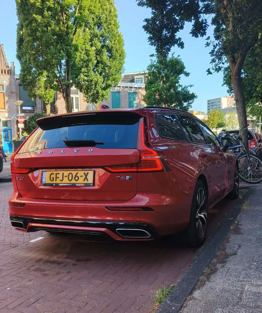 Volvo V60 T6 AWD R-Design Twin Engine/PHEV Rood - 2