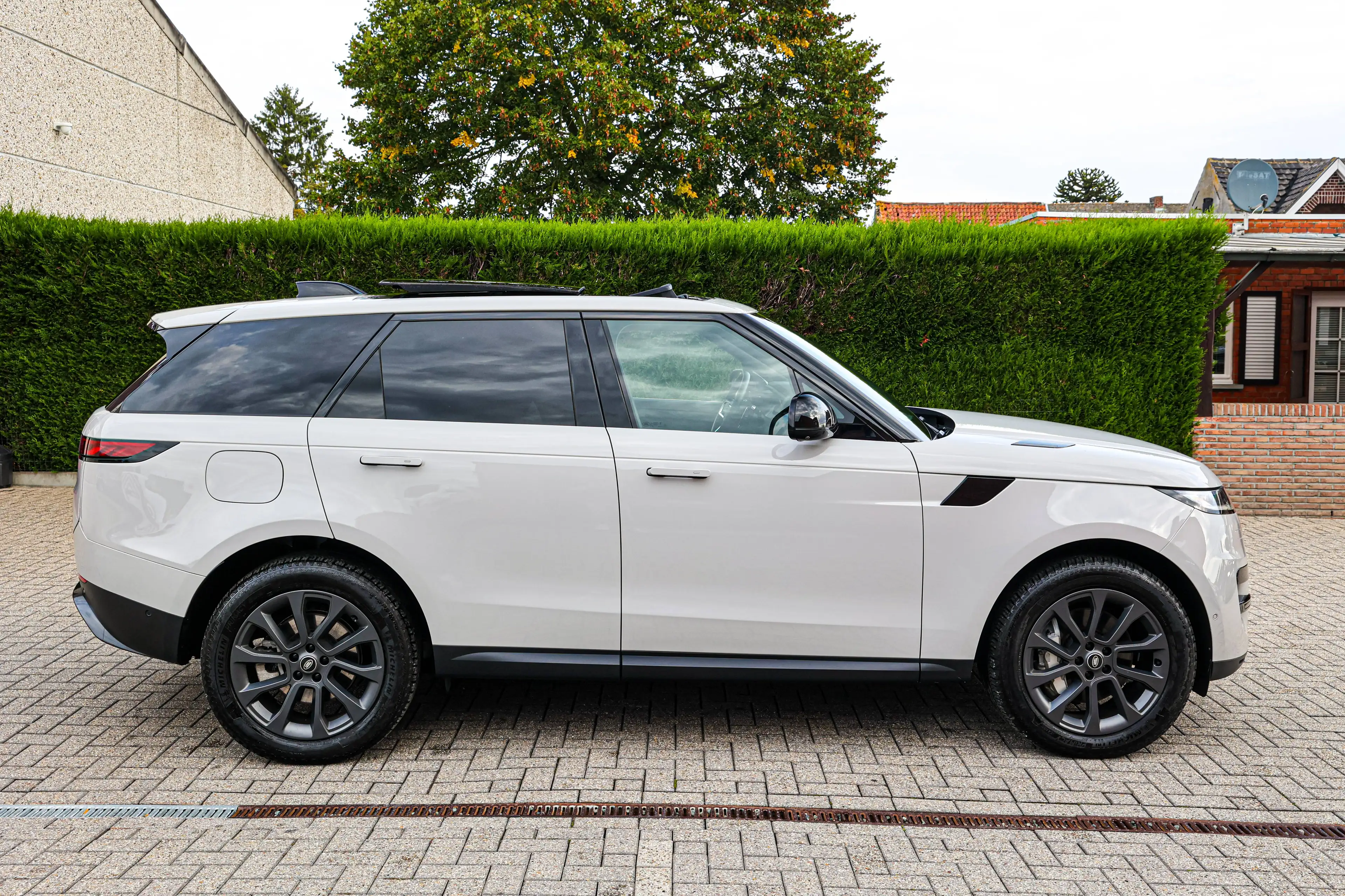 Land Rover Range Rover Sport PANORAMISCH-DAK*SOUND-SYSTEEM-MERIDIAN*360°CAMERA*LICHTE-VRACHT*BTW-WAGEN* — photo 4