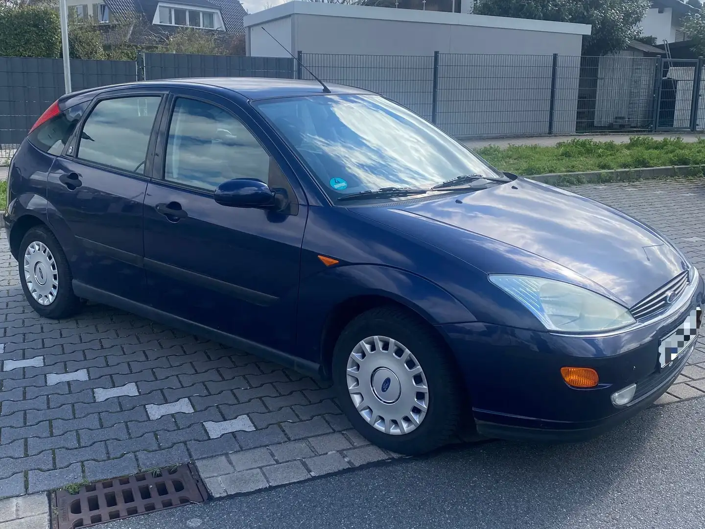 Ford Focus GHIA / 1. Hand / 99.000 km / voll Scheckheft Blau - 1