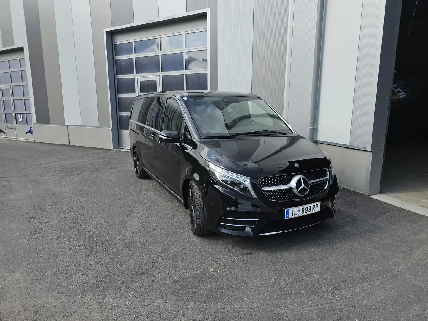 Mercedes-Benz V 300 d BusinessVan lang Avantgarde Aut. Schwarz - 2