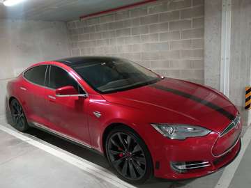 Model S P85D (RICARICHE GRATIS 300 Km/h)