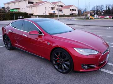 Model S P85D (RICARICHE GRATIS 300 Km/h)